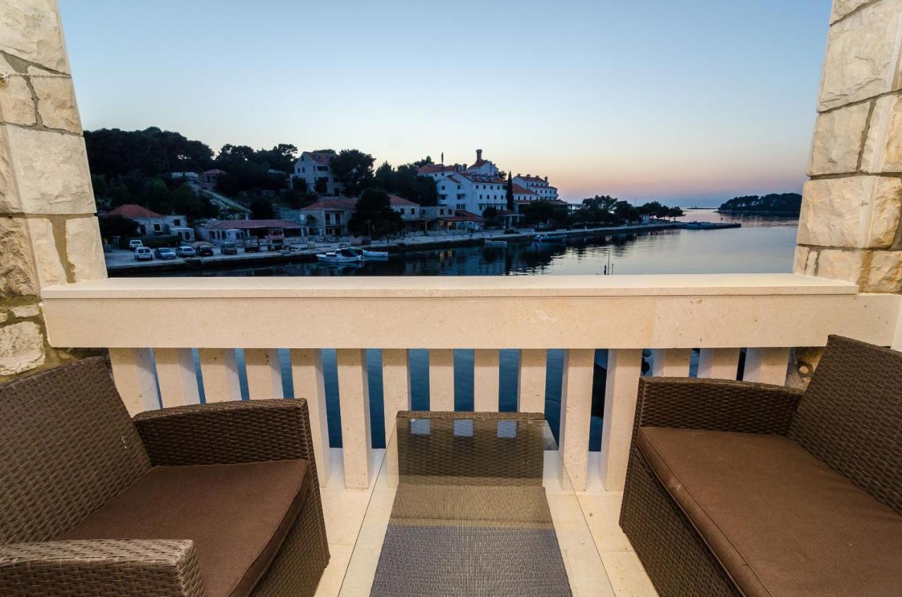 Guest House Kiko Pomena Exterior photo